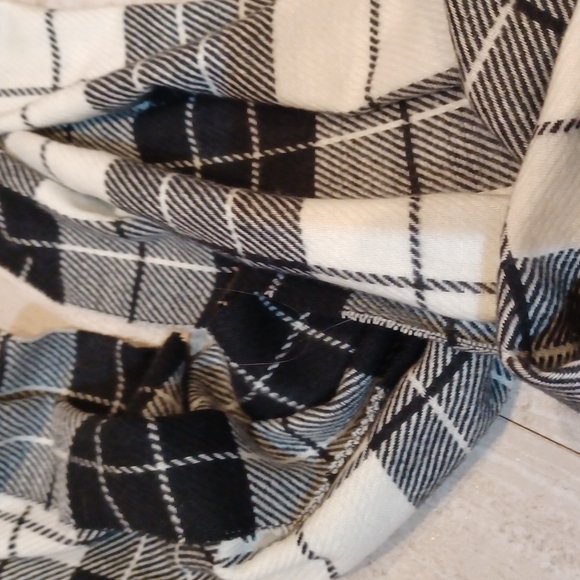 Lands' End Scarf - Picture 4 of 4